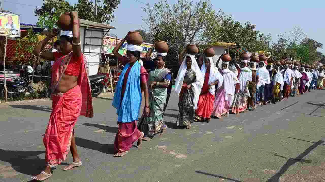 Nagoba Jatara 2025 : నాగోబా జాతరకు వేళాయే... దారులన్నీ కేస్లాపూర్ వైపే..