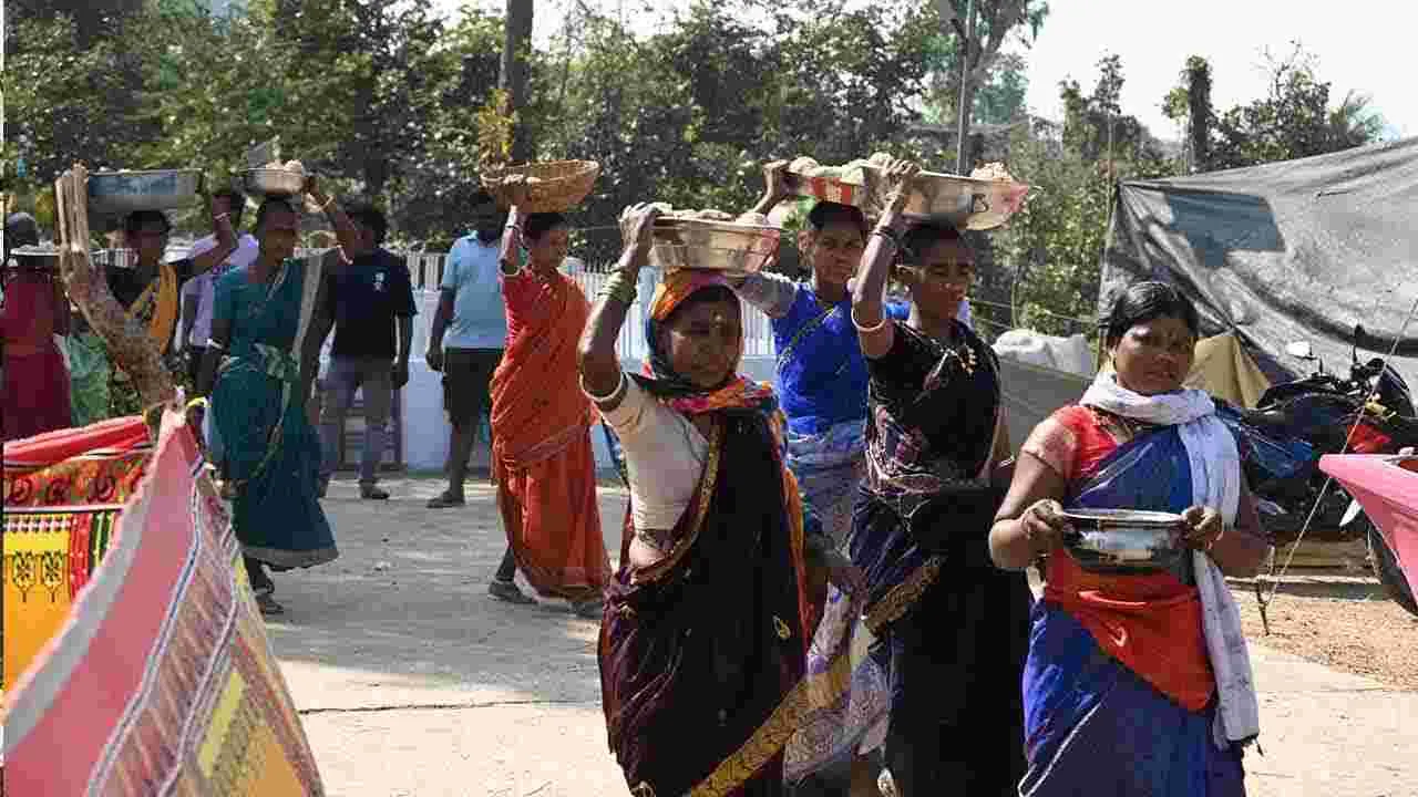 Nagoba Jatara 2025 : నాగోబా జాతరకు వేళాయే... దారులన్నీ కేస్లాపూర్ వైపే..