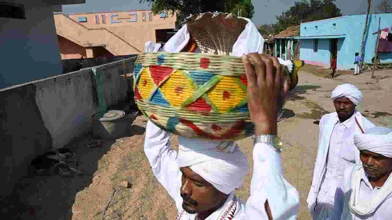 Nagoba Jatara 2025 : నాగోబా జాతరకు వేళాయే... దారులన్నీ కేస్లాపూర్ వైపే..