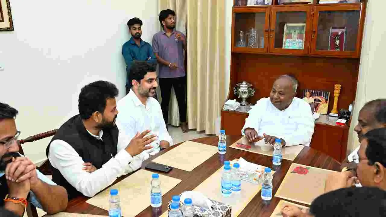 Nara Lokesh: మాజీ ప్రధానితో మంత్రి లోకేష్..