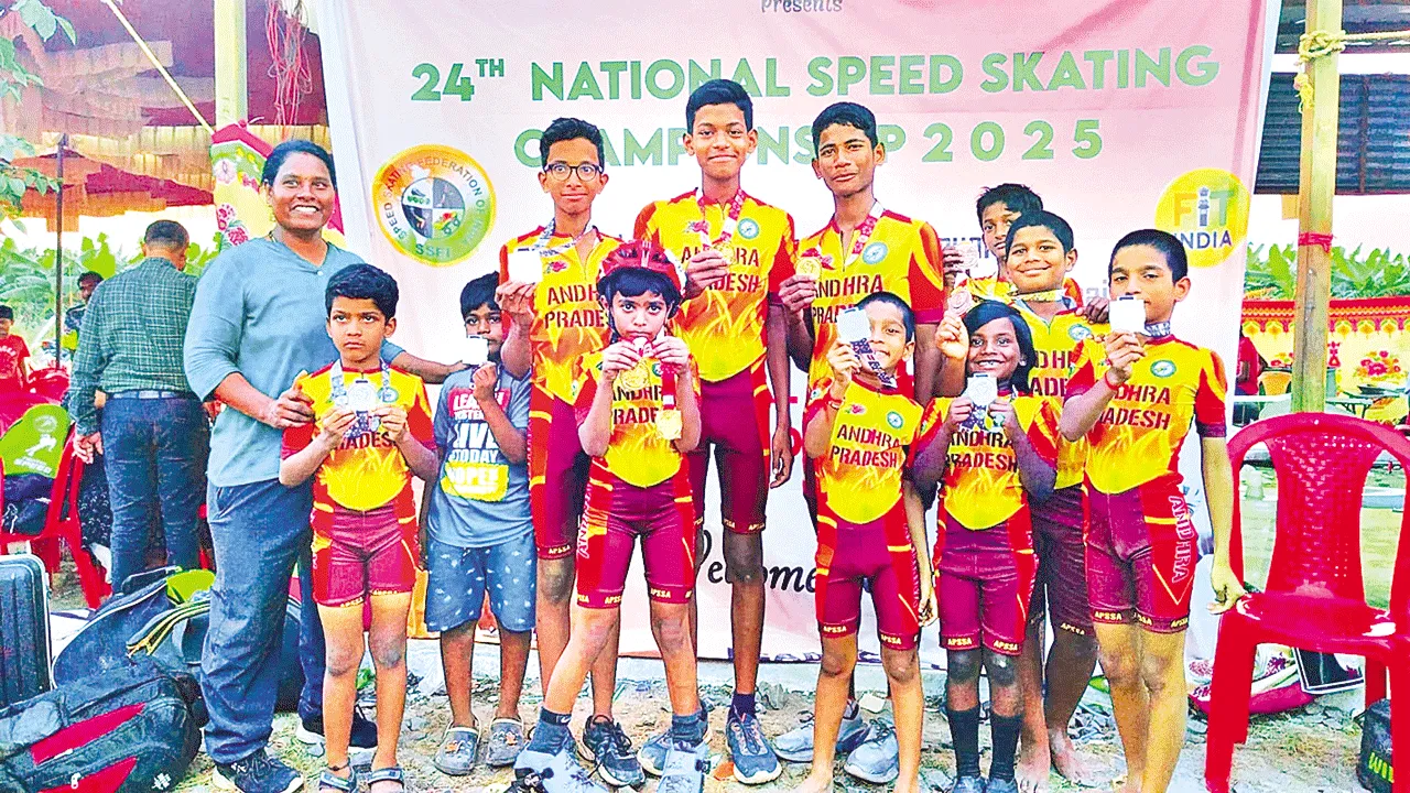 speed skating స్పీడ్ స్కేటింగ్లో క్రీడాకారులకు 13 పతకాలు