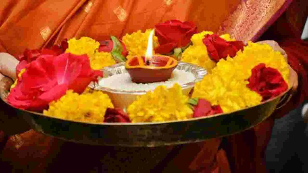 Flowers to Avoid in Puja: పూజలో ఈ పువ్వులను ఉపయోగించవద్దు.. దేవతలకు కోపం రావచ్చు..