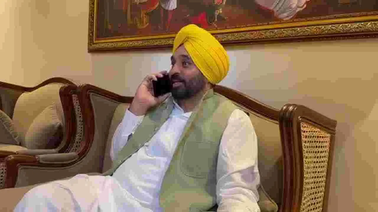 Delhi Assembly Elections: సీఎం ఇంటికి పోలీసులు