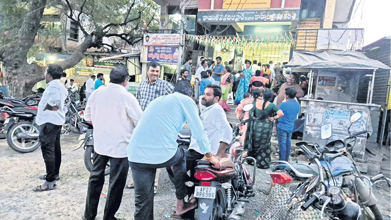 దర్శిలో ముమ్మరంగా రిజిస్ర్టేషన్లు