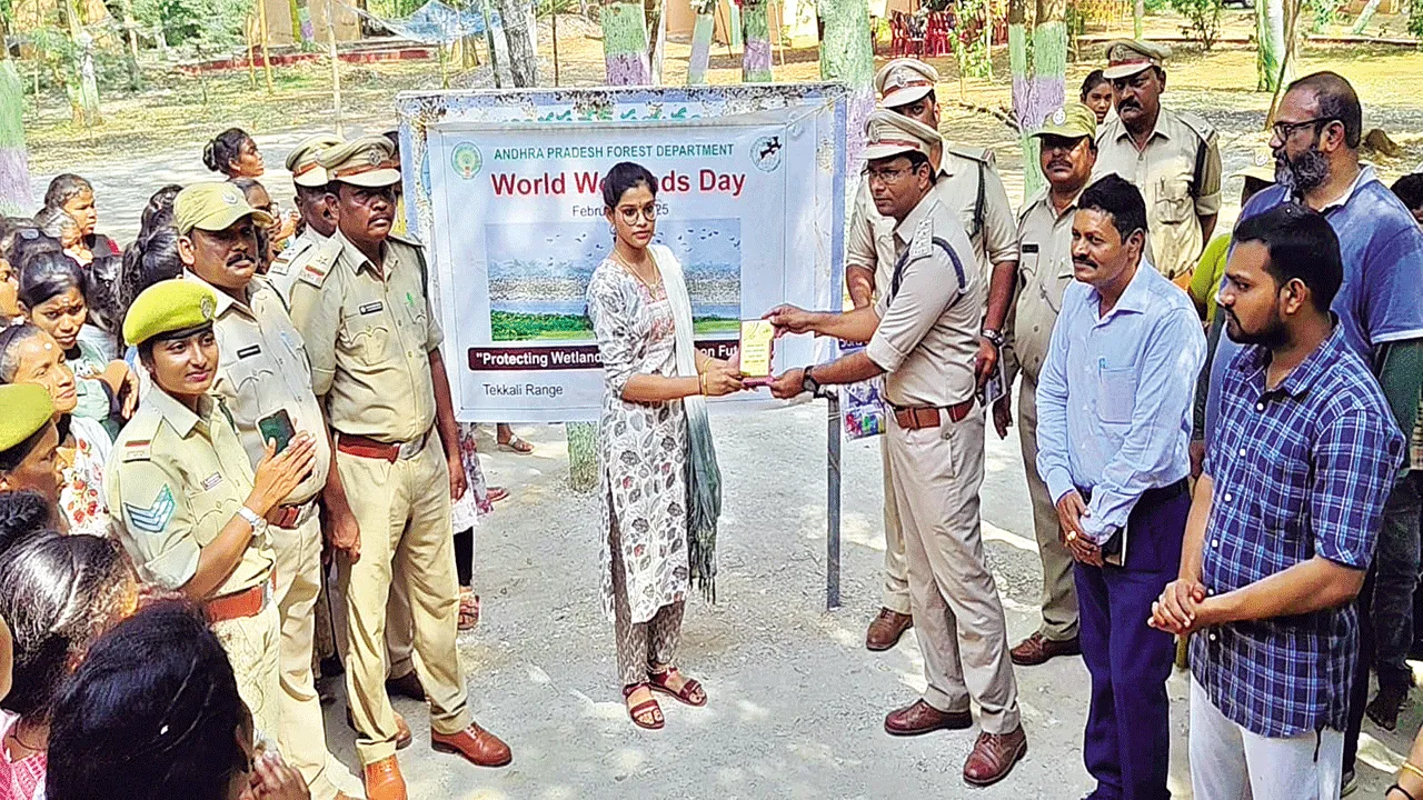 చిత్తడి నేలలను పరిరక్షించుకోవాలి