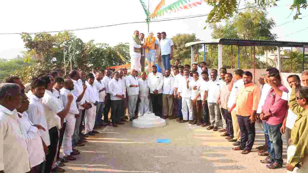 మహాత్మాగాంధీ ఆలోచనా విధానంతో ముందుకు..