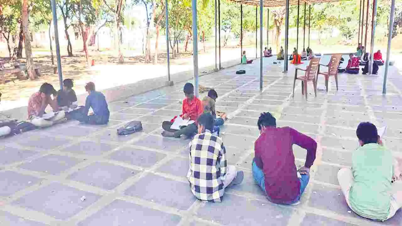 ప్రత్యేక తరగతులకు అరకొర స్పందన