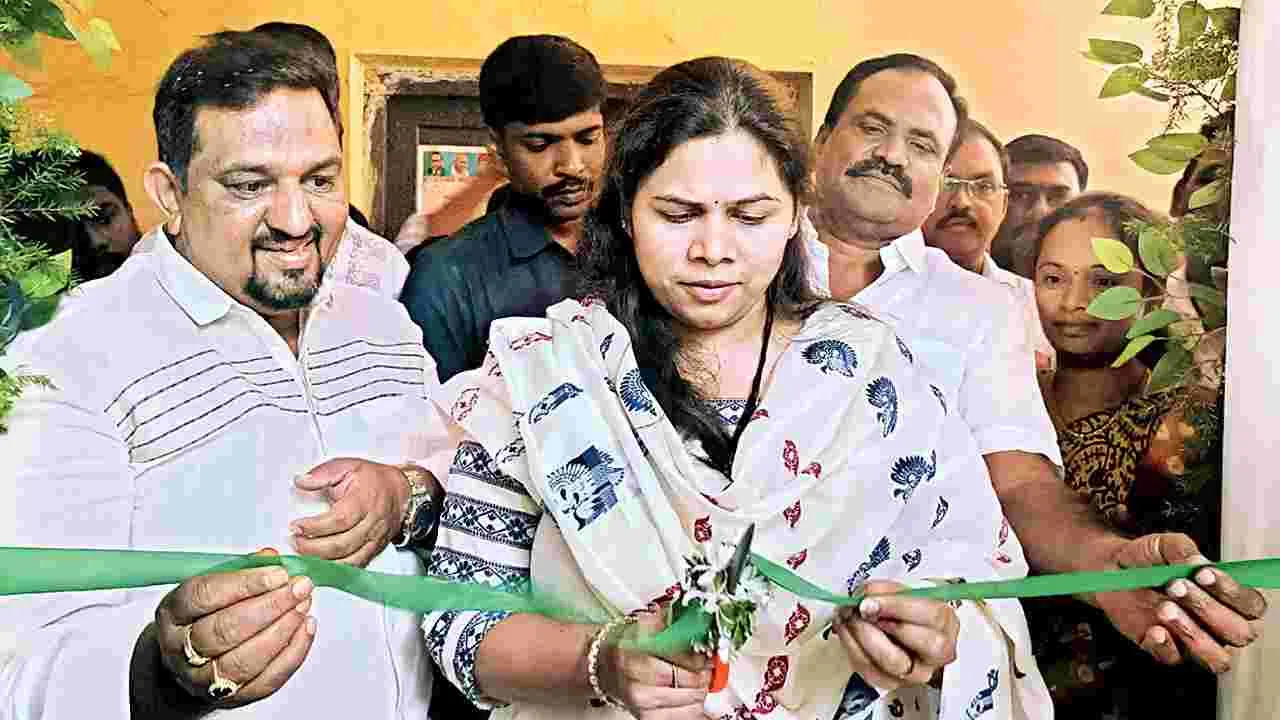 వలసల నివారణకే వైసీపీ పోరుబాట డ్రామా