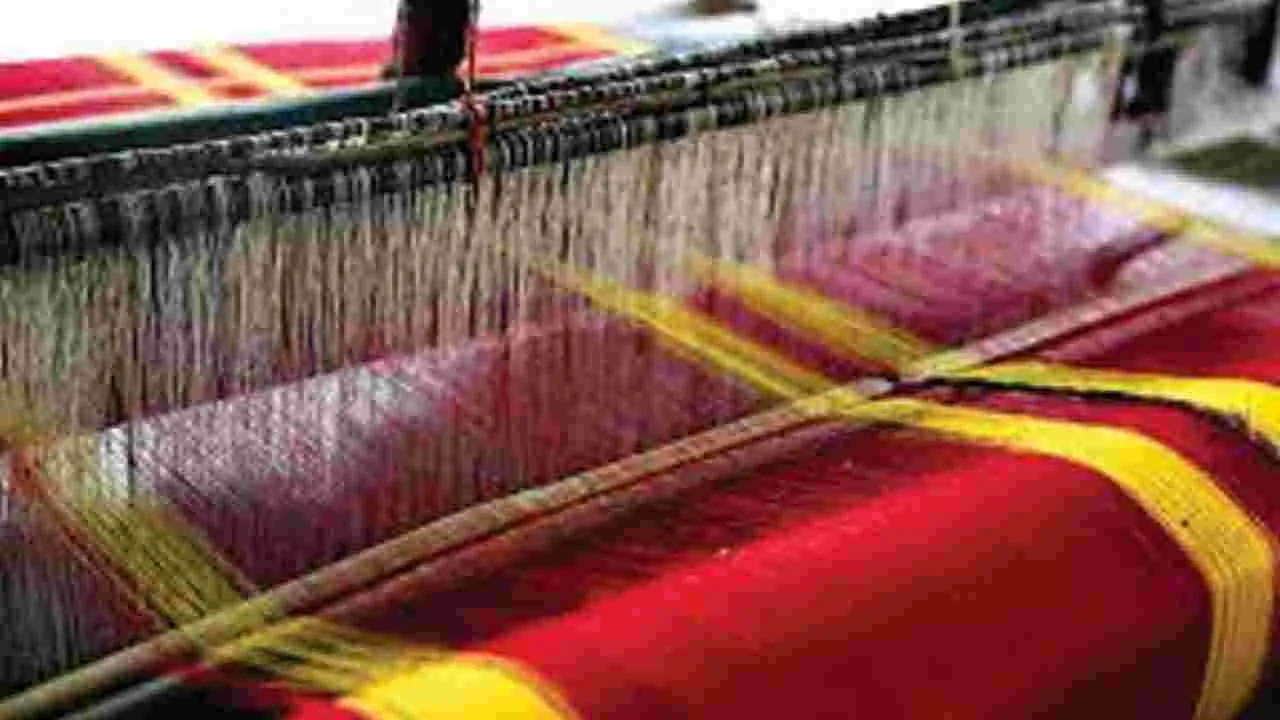 Handloom Sector: పొరుగు వస్త్రం కొనుగోళ్లపై ప్రభుత్వం సీరియస్‌