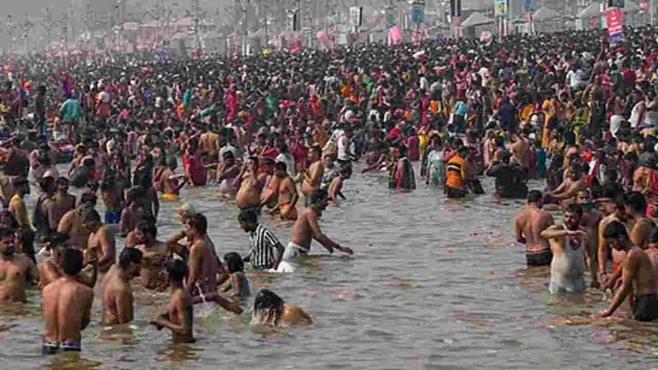 Kumbh Mela: కుంభమేళాకు పోటెత్తుతున్న భక్తులు