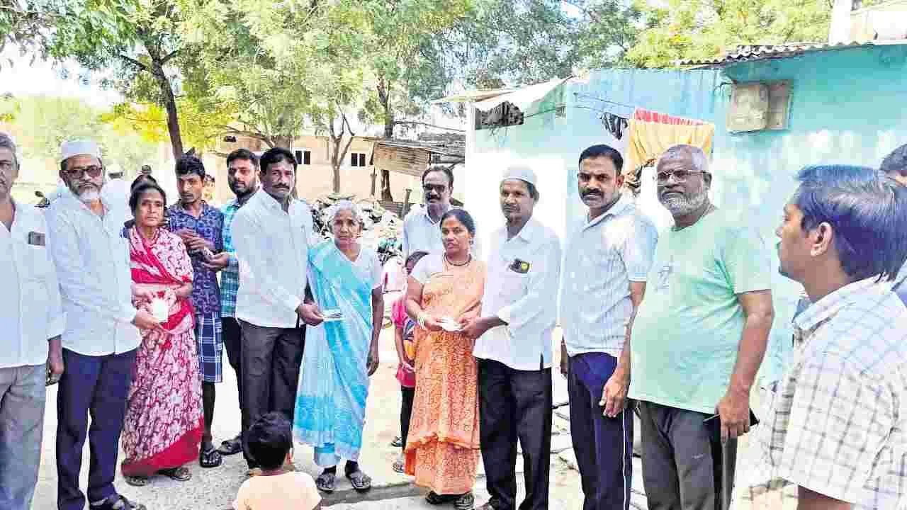 ఎన్టీఆర్ భరోసా ఫించన్ పంపిణీ