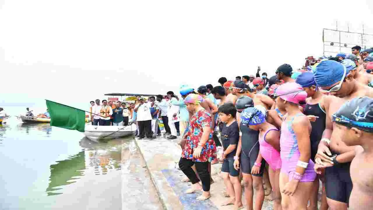 ఉత్సాహంగా రివర్ క్రాస్ పోటీలు