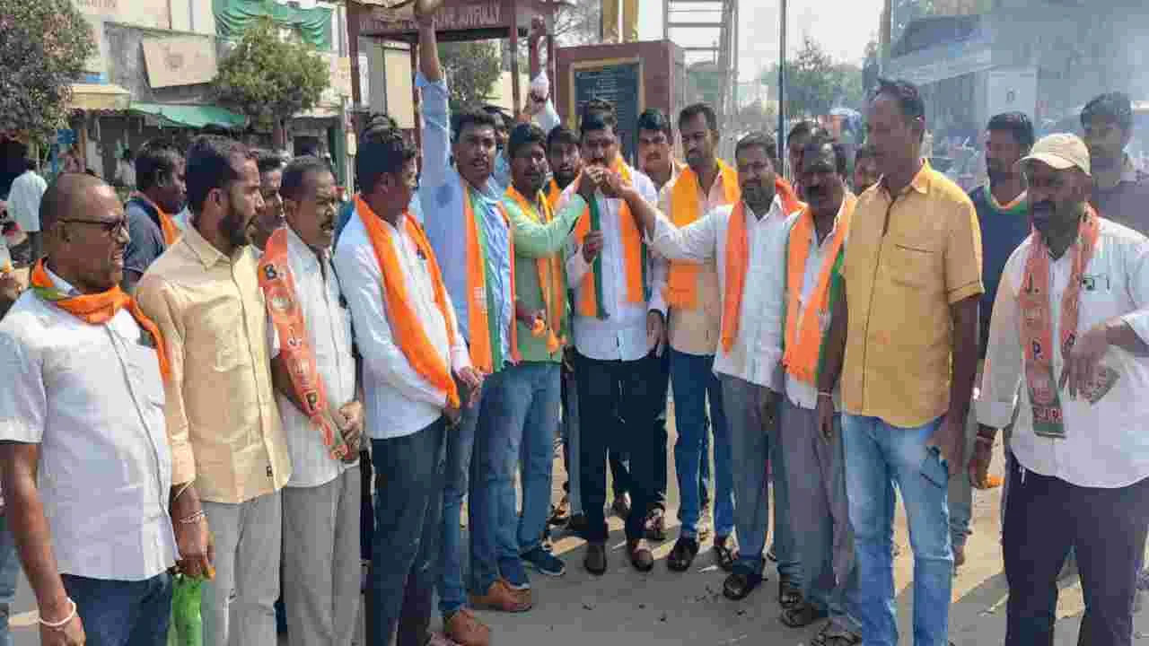 ఢిల్లీలో గెలుపుతో బీజేపీ సంబరాలు