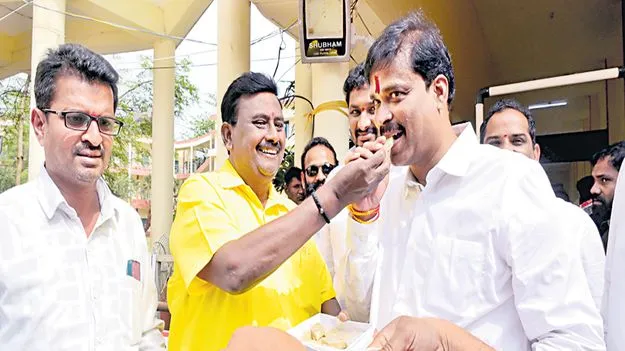 పేరాబత్తులకే.. పట్టాభిషేకం!