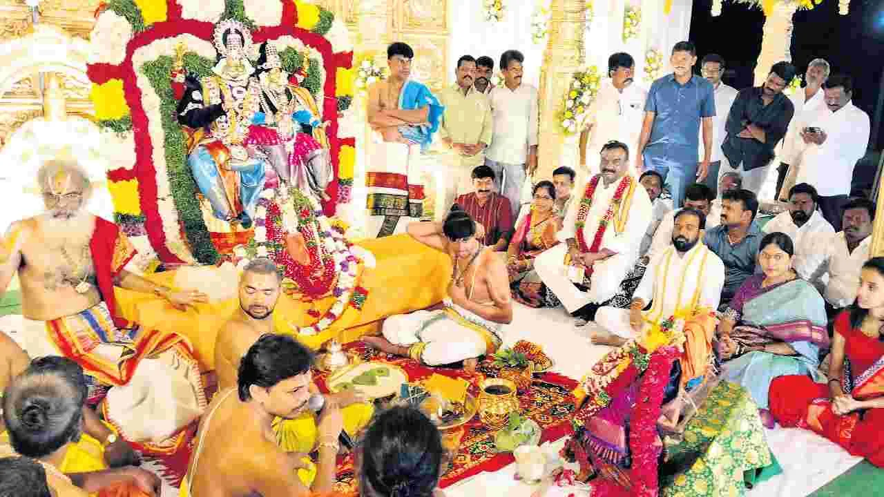 వైభవంగా యోగానంద లక్ష్మీనృసింహుడి కల్యాణోత్సవం