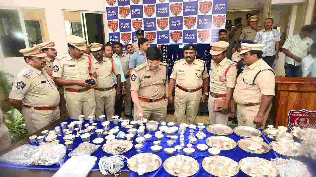 బంగారం షాపునకు కన్నం వేసి..