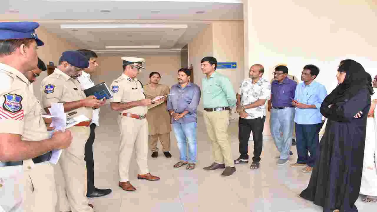 ఫిర్యాదుదారుల సమస్యలను పరిష్కరించాలి