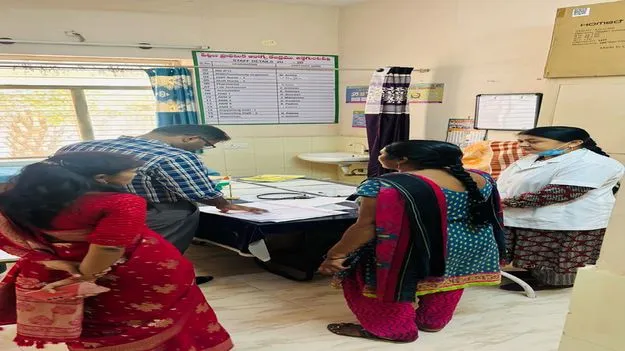 ప్రభుత్వాసుపత్రిలో ప్రసవాలను పెంచాలి