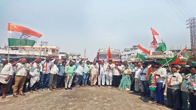 జగదీశ్రెడ్డి సభ్యత్వాన్ని రద్దు చేయాలి