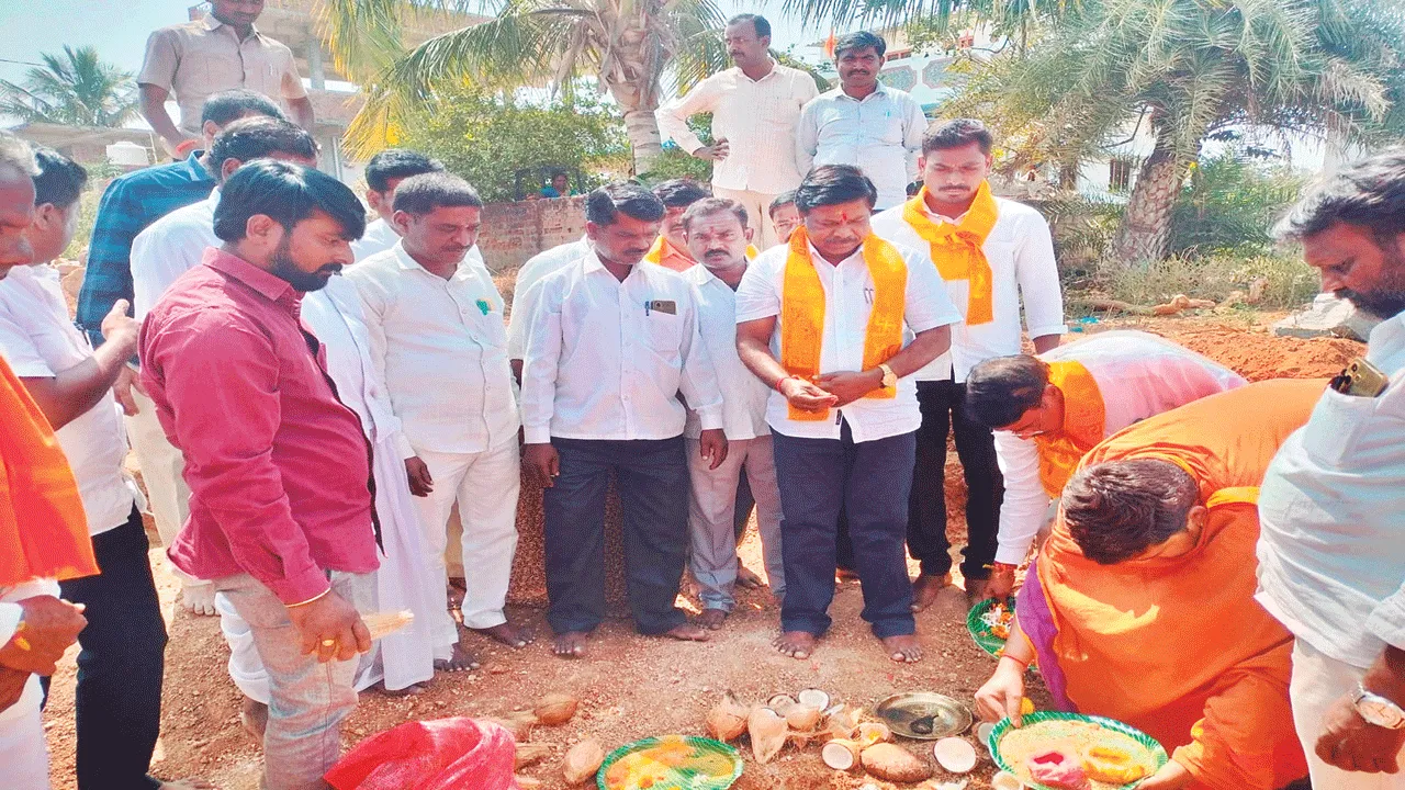 అందరి సహకారంతో ఆలయం నిర్మిస్తాం