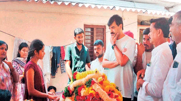 బాధిత కుటుంబాన్ని పరామర్శించిన వంశీచంద్రెడ్డి