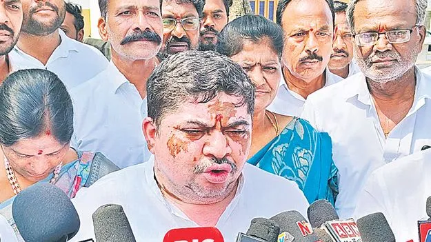 Ponnam Prabhakar: ప్రాజెక్టులు తెచ్చే బాధ్యత కిషన్‌రెడ్డిదే