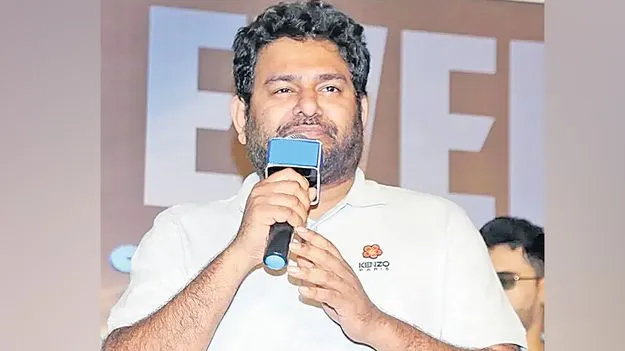 దుబాయ్లో తెలుగు సినీ నిర్మాత మృతి