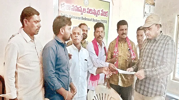 జిల్లా సమగ్రాభివృద్ధికి నిధులు కేటాయించాలి