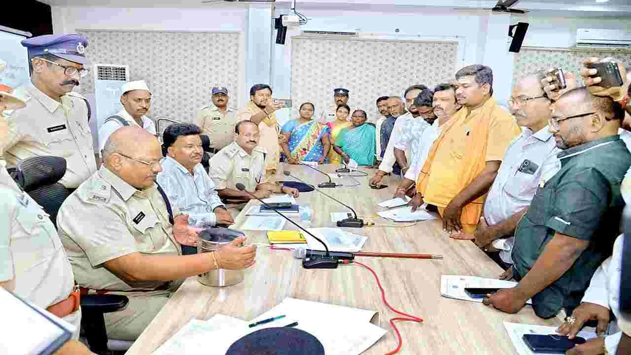 గీత కార్మికులకు మద్యం షాపులు