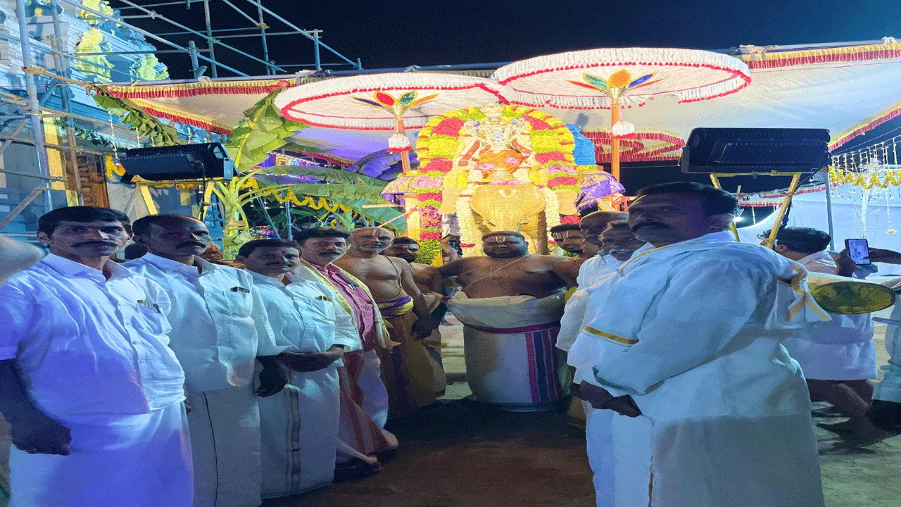 గజ వాహనంపై దేవదేవుడి అభయం