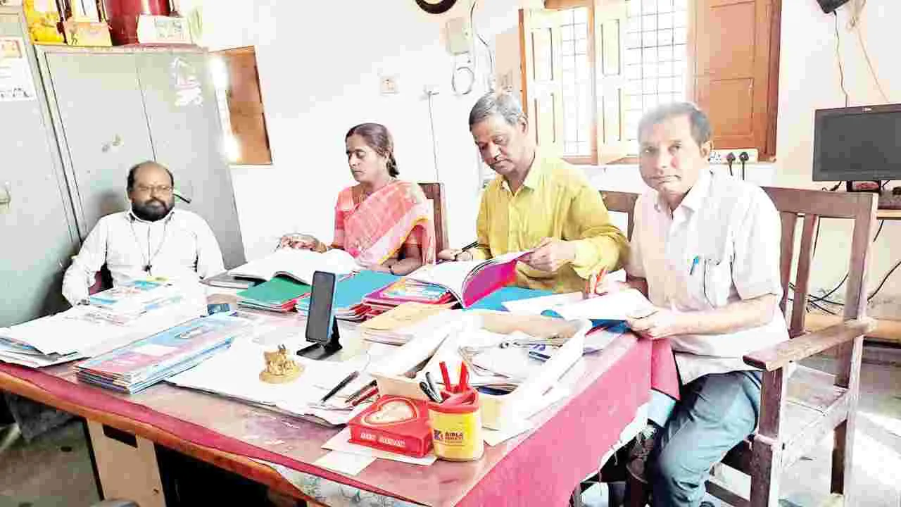 అంతర్గత మార్కుల నమోదు పరిశీలన