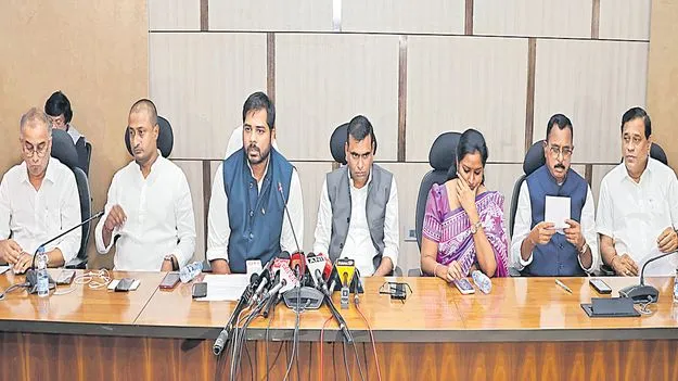 Congress MPs: కేటీఆర్ మతి భ్రమించి మాట్లాడుతున్నారు!