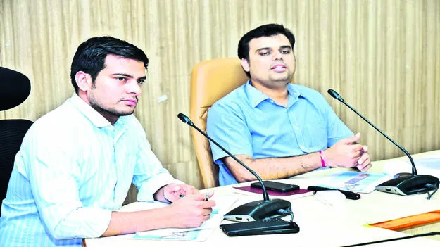 collector భూసేకరణ వేగవంతం చేయాలి కలెక్టర్ టీఎస్ చేతన