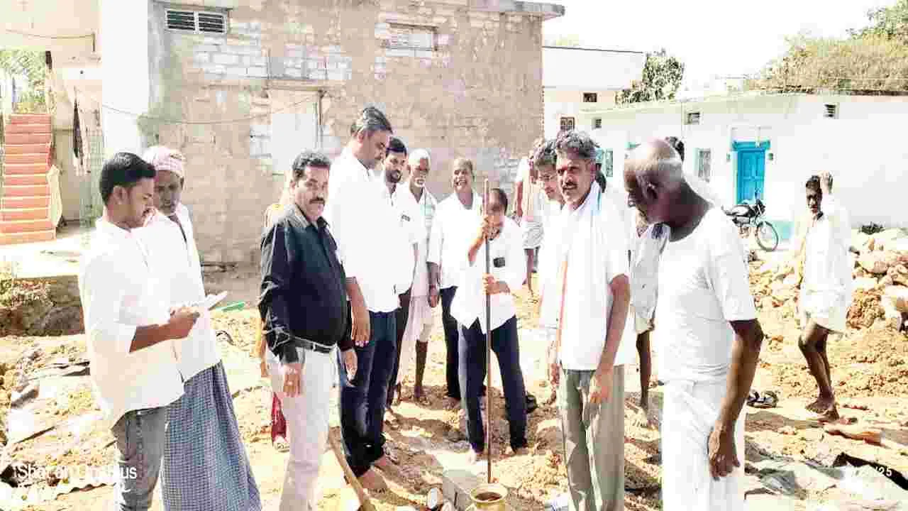 ఇందిరమ్మ ఇళ్ల నిర్మాణ పనులు ప్రారంభం