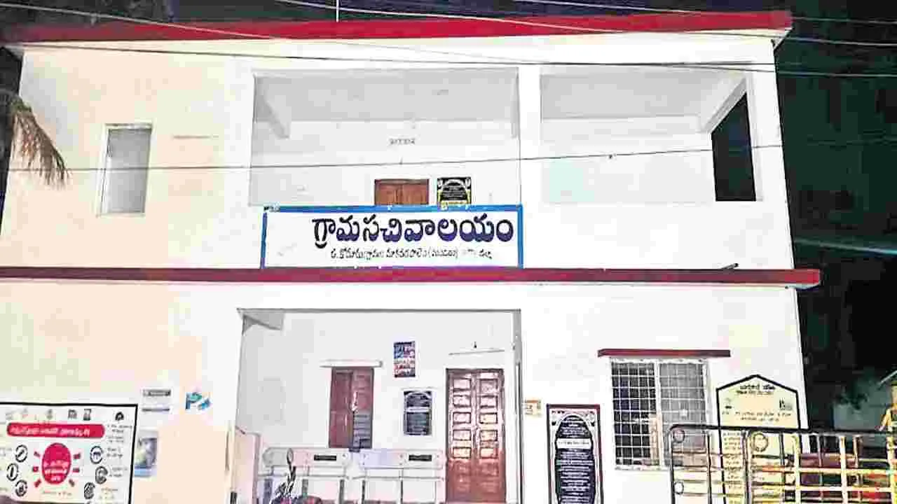 ముగ్గురు పంచాయతీ కార్యదర్శులు సస్పెన్షన్