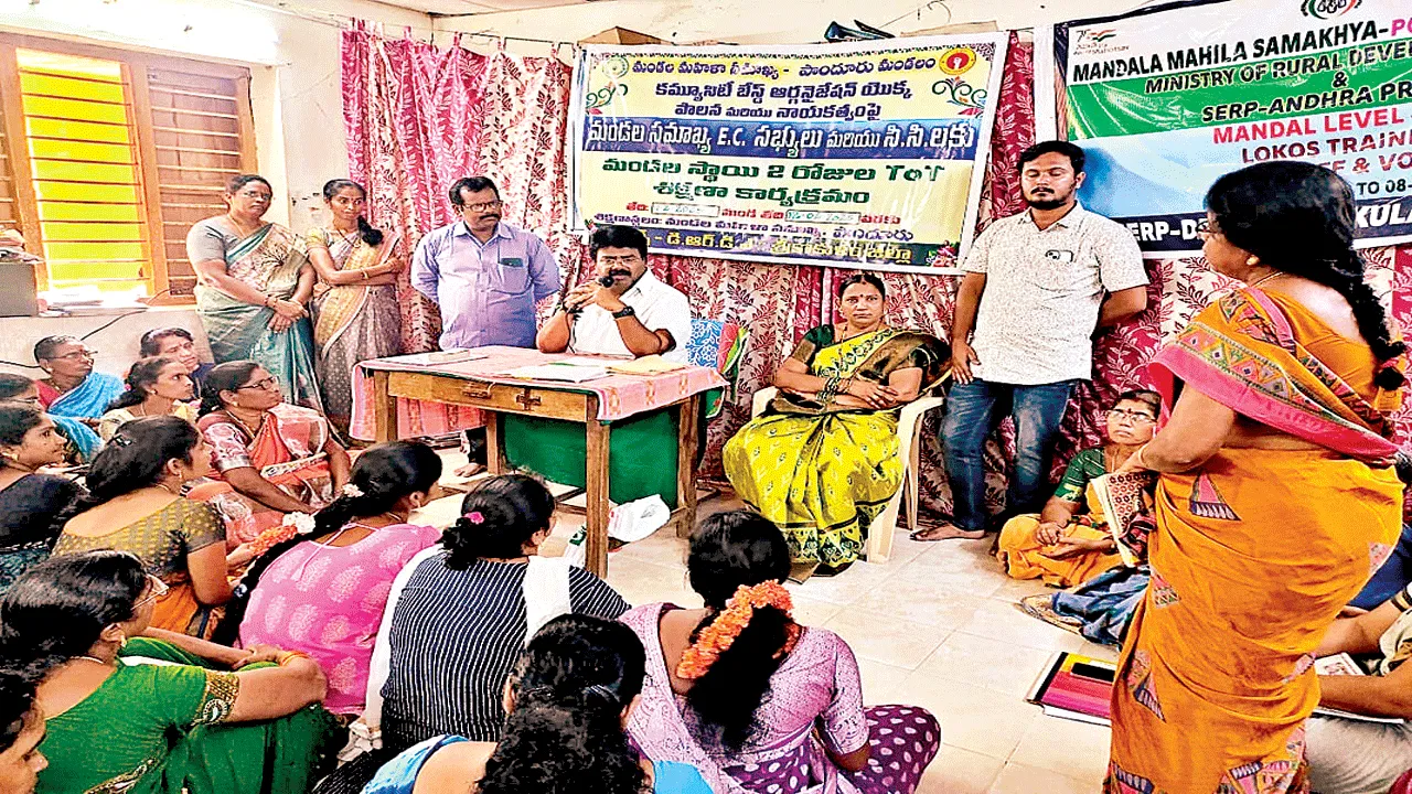 మహిళలు ఆర్థికాభివృద్ధి సాధించాలి