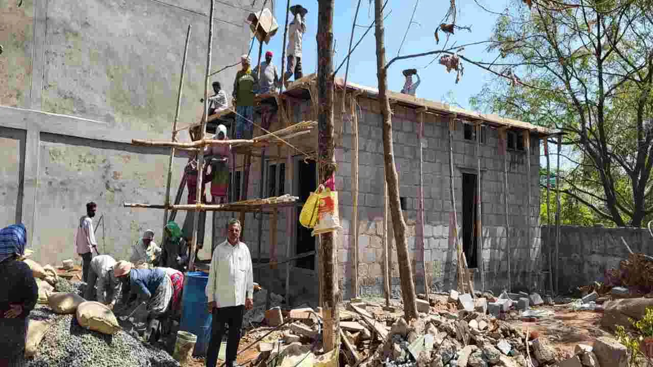 మండలానికో నమూనా ఇందిరమ్మ ఇల్లు