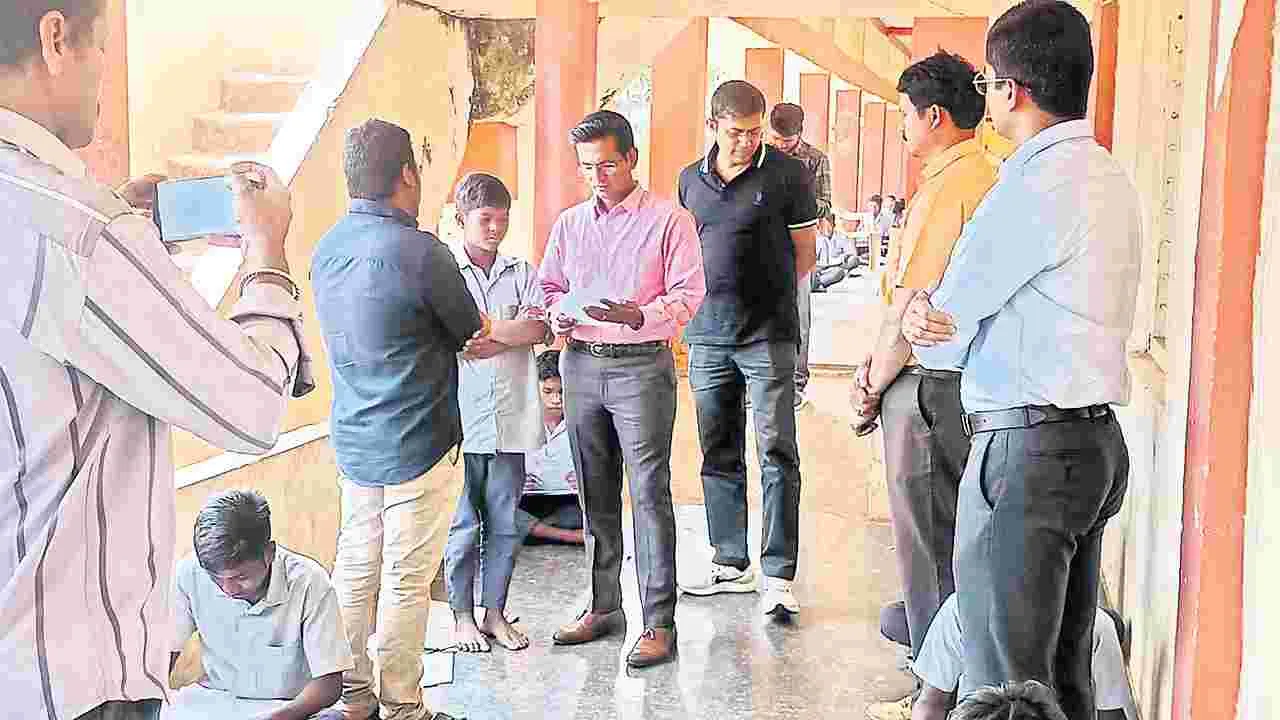 కలెక్టర్ విస్తృత పర్యటన