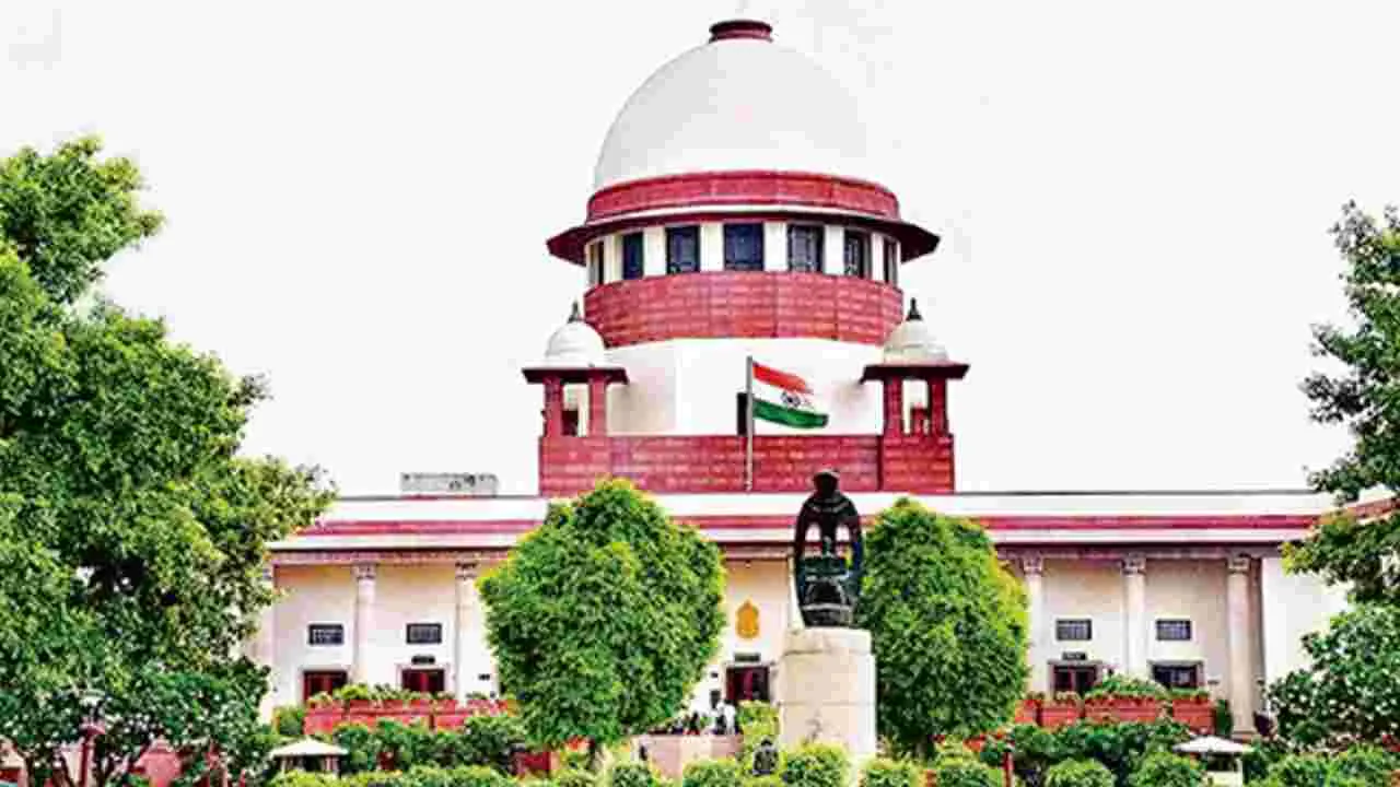 Supreme Court: మెడికల్ సీట్లలో ‘స్థానికత’ కేసును విస్తృత ధర్మాసనానికి బదిలీ చేయండి