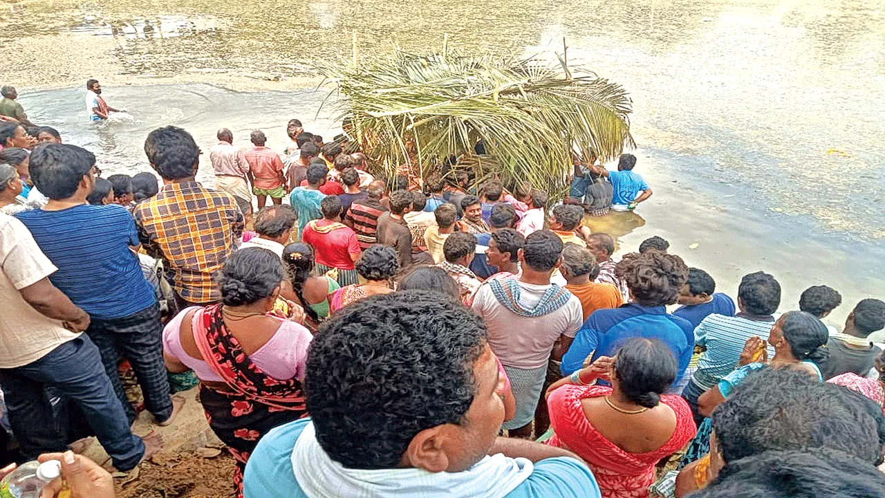 చీడిపూడిలో చక్రతీర్థ స్నానాలు