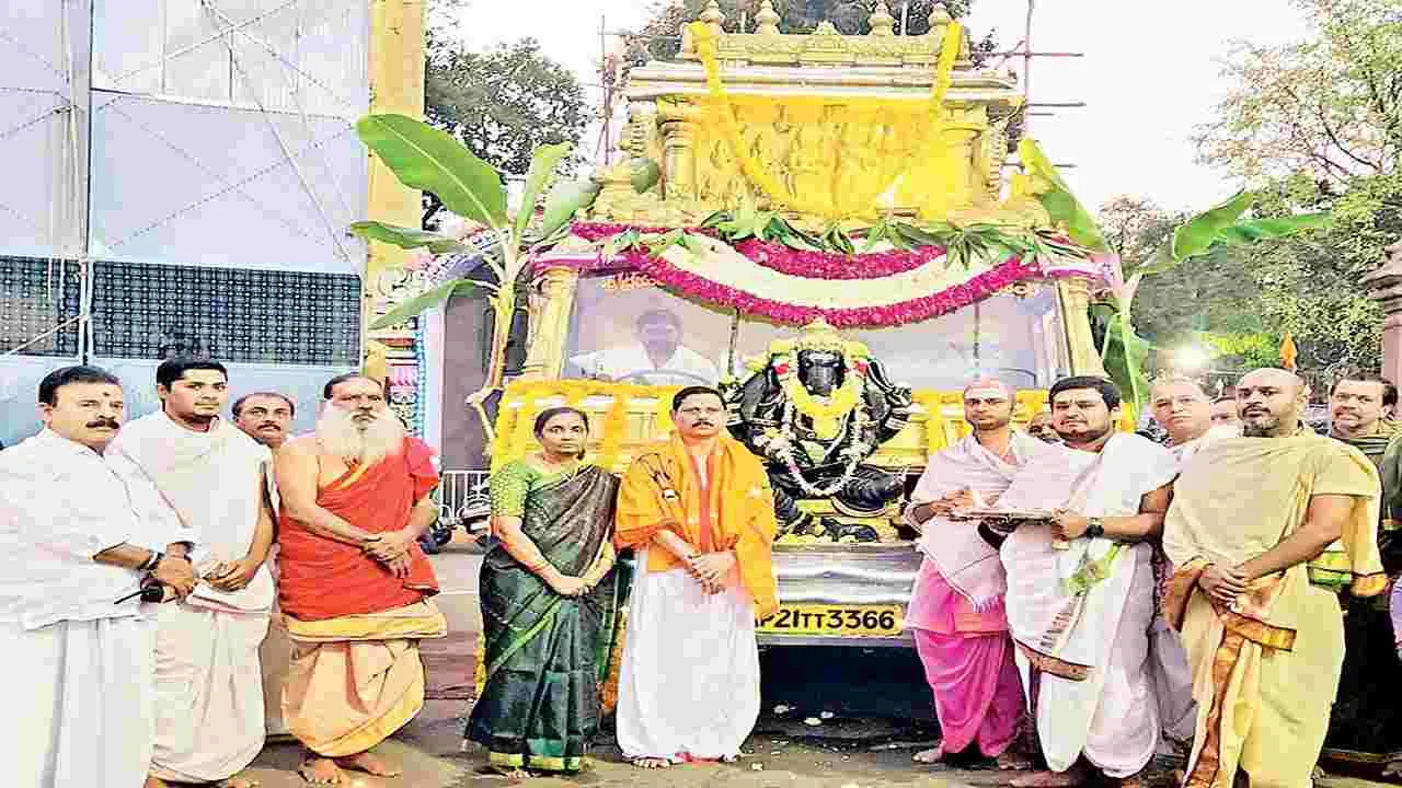 వైభవంగా గిరి ప్రదక్షిణ