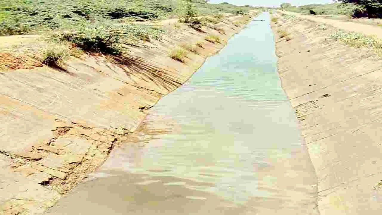 తగ్గిన నీటి ప్రవాహం