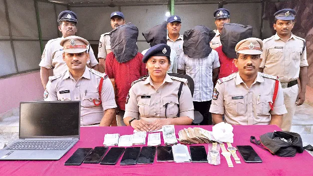       నలుగురు అంతర్రాష్ట్ర నిందితుల అరెస్టు 