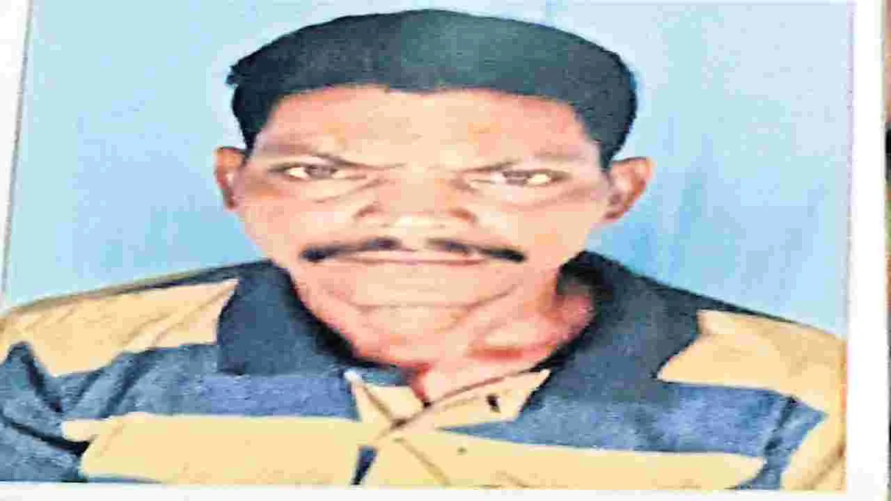 ట్రాక్టర్ అదుపు తప్పి డ్రైవర్ మృతి