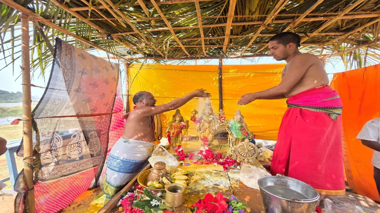 వైభవంగా చక్రతీర్థ స్నానం