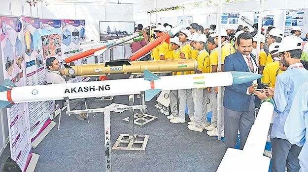 హైదరాబాద్‌-బెంగుళూరు  డిఫెన్స్‌ కారిడార్‌ ప్రకటించండి