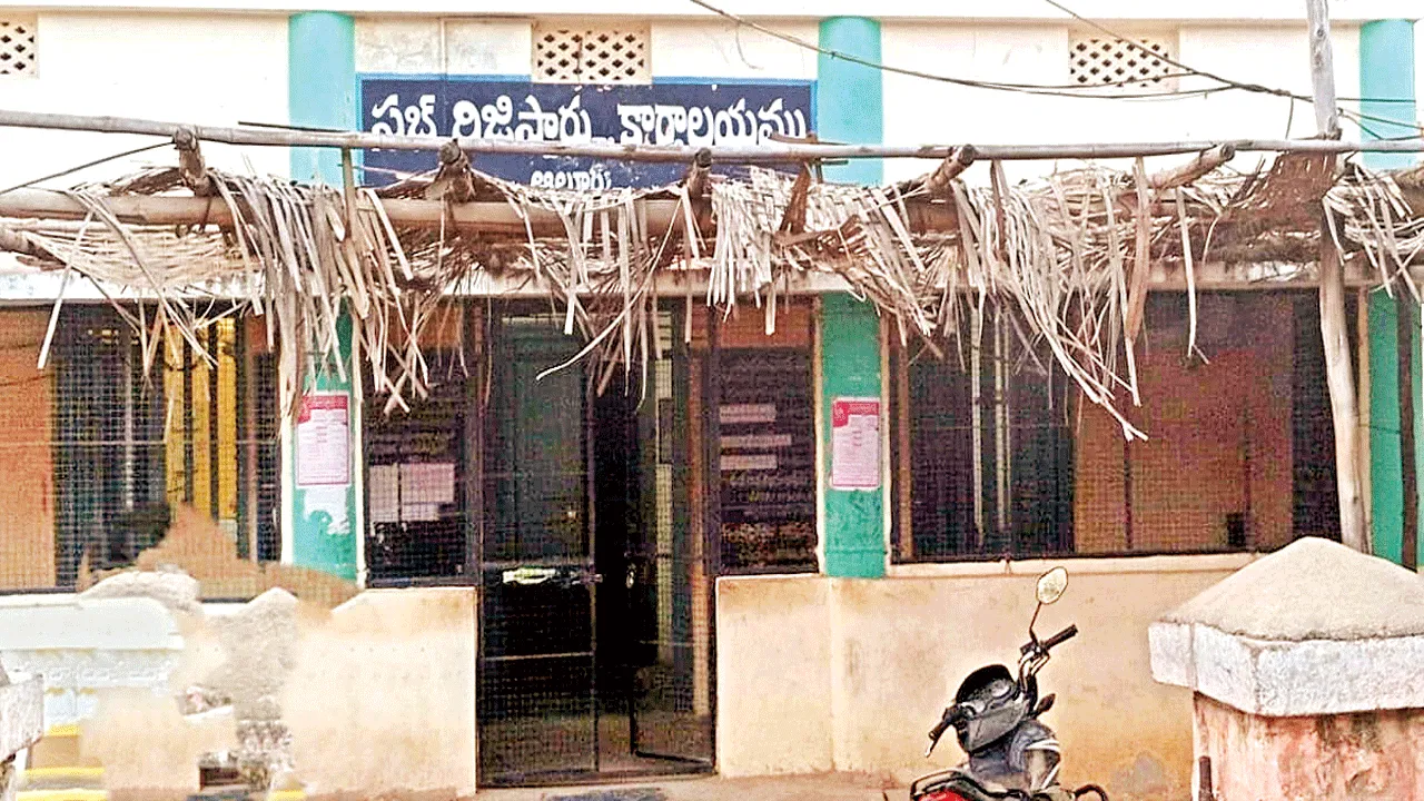 పైసలిస్తేనే పని..