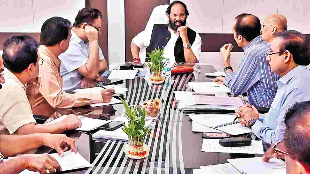 Uttam Kumar Reddy: నిర్ణీత వ్యవధిలోగా ప్రాజెక్టులు పూర్తి కావాలి: ఉత్తమ్‌