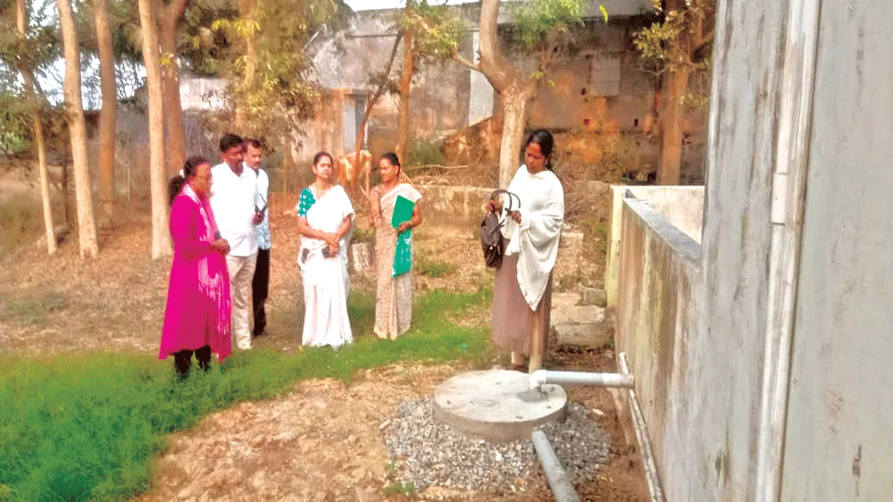 సమయపాలన పాటించాలి: ఏపీడీ