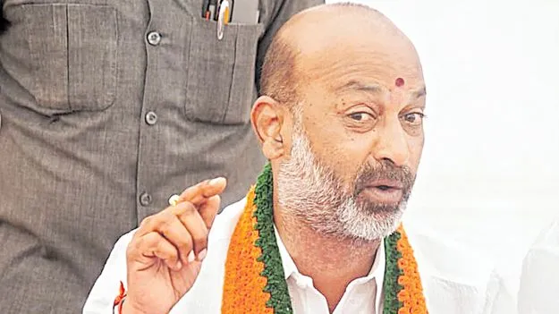 Bandi Sanjay: టెన్త్‌ విద్యార్థులకు ఏమిటీ ‘పరీక్ష’..?